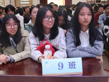 青春同游 步履生光